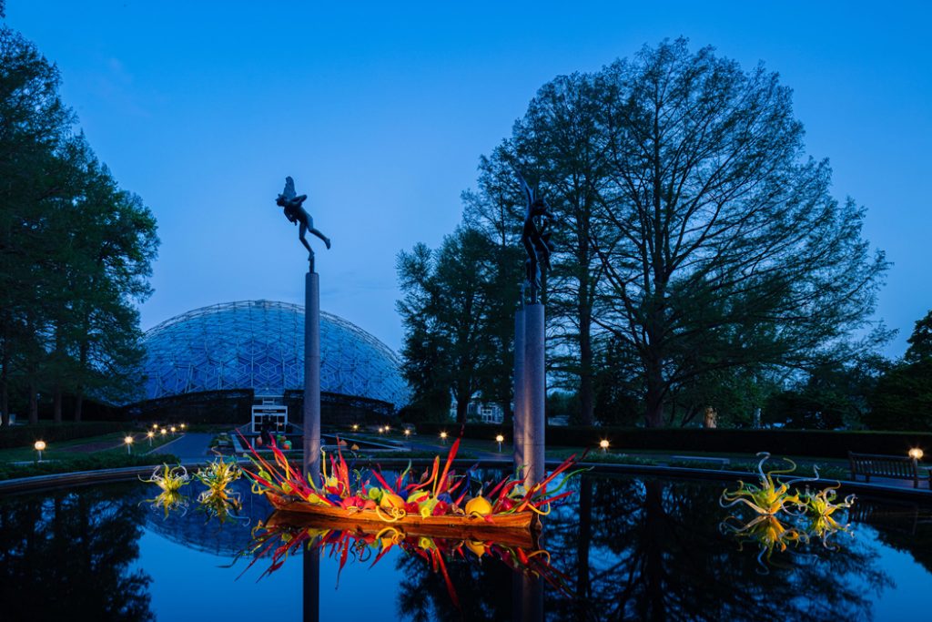 Chihuly in the Garden The Glass Artist’s Spectacular Sculptures Come